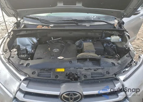 2018 Toyota Highlander Le z USA, uszkodzony, nr VIN 5TDBZRFH3JS894297